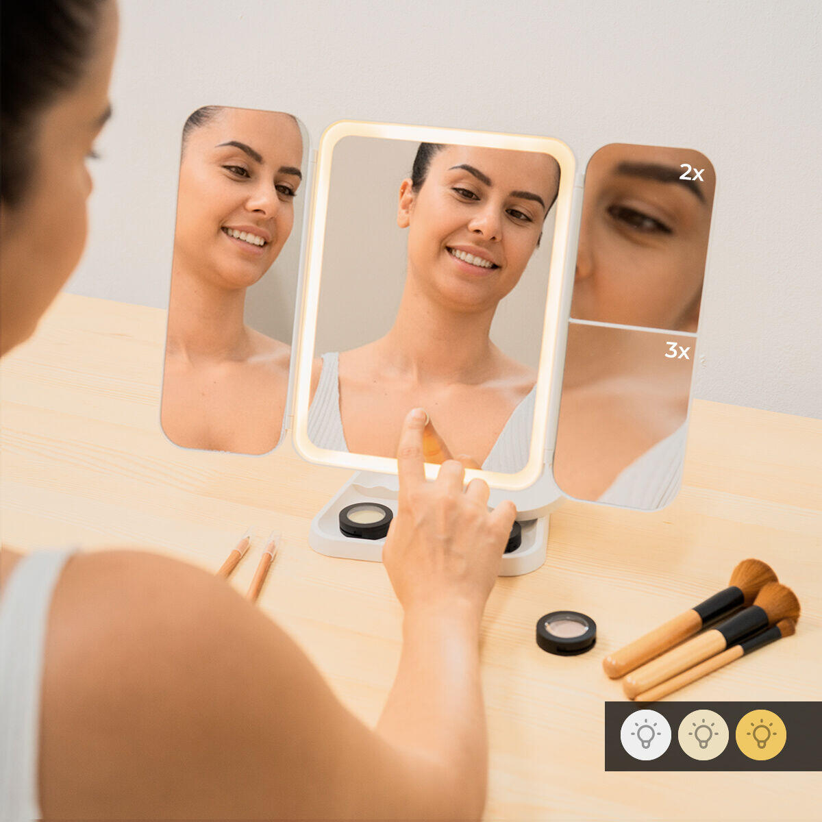 Espejo de Maquillaje Tríptico Recargable con Aumento y Luz